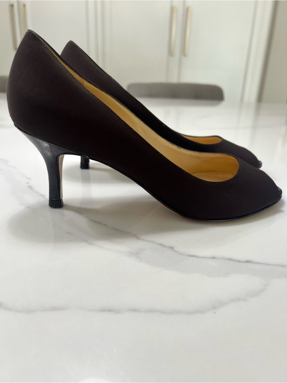 Bruno Magli dark Brown Classic Peep-Toe Heel Pumps. Size 6.5